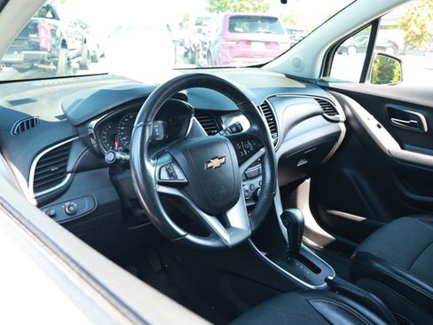 Used 2018 Chevrolet Trax LT w/ LT Convenience Package FWD image 23