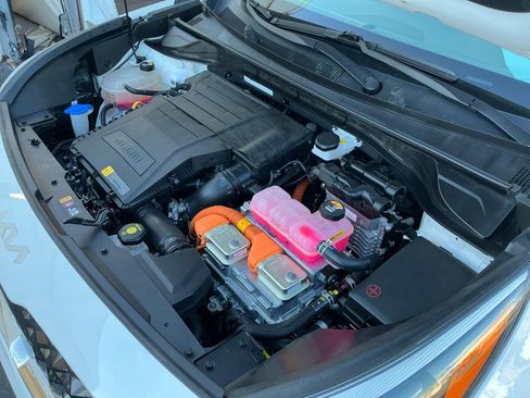 Used 2022 Kia Niro EX Premium image 22