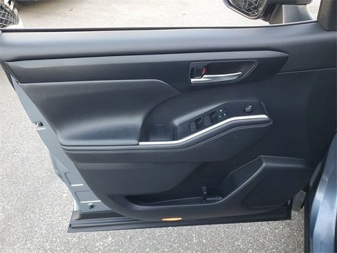 Used 2020 Toyota Highlander XLE image 15