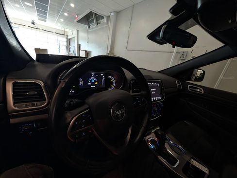Used 2021 Jeep Grand Cherokee Laredo X AWD/4WD image 5