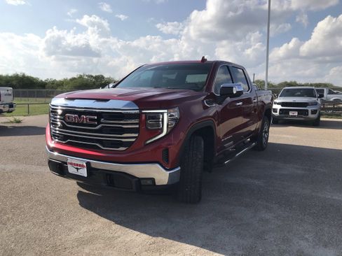 Used 2024 GMC Sierra 1500 SLT w/ X31 Off-Road Package image 3
