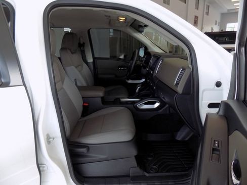 Used 2022 Nissan Frontier SV w/ Technology Package RWD image 26
