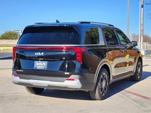 New 2026 Kia Carnival EX image 4