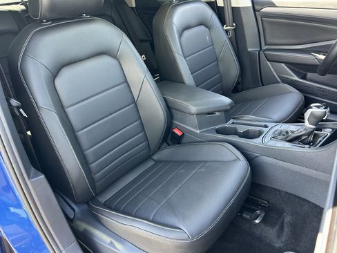Used 2024 Volkswagen Jetta SE w/ Panoramic Sunroof Package FWD image 8