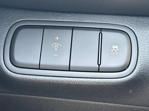 Certified 2025 Hyundai Venue Limited FWD image 26
