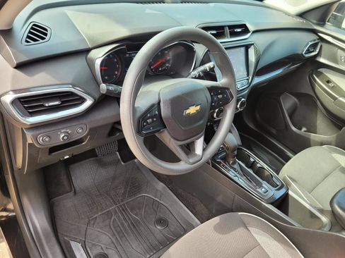 Used 2023 Chevrolet TrailBlazer LT w/ Convenience Package FWD image 23