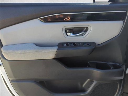 Used 2023 Honda Pilot LX image 11