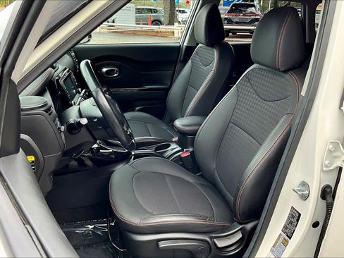 Used 2018 Kia Soul ! image 8