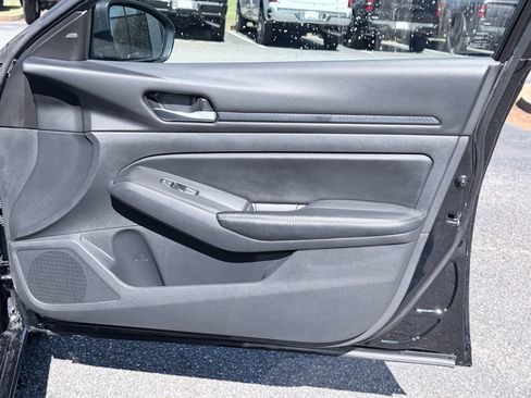 Used 2024 Nissan Altima 2.5 SV image 28