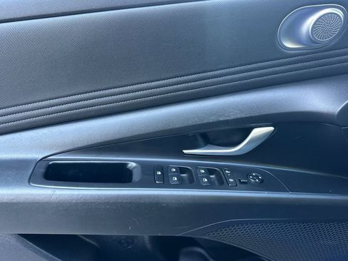 Used 2024 Hyundai Elantra SEL w/ Convenience Package image 11