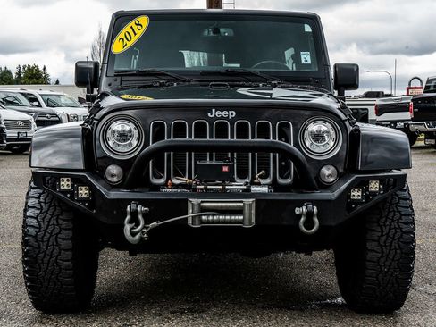 Used 2018 Jeep Wrangler Unlimited Sahara w/ Connectivity Group AWD/4WD image 5