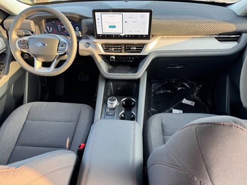 New 2026 Ford Explorer Active image 7