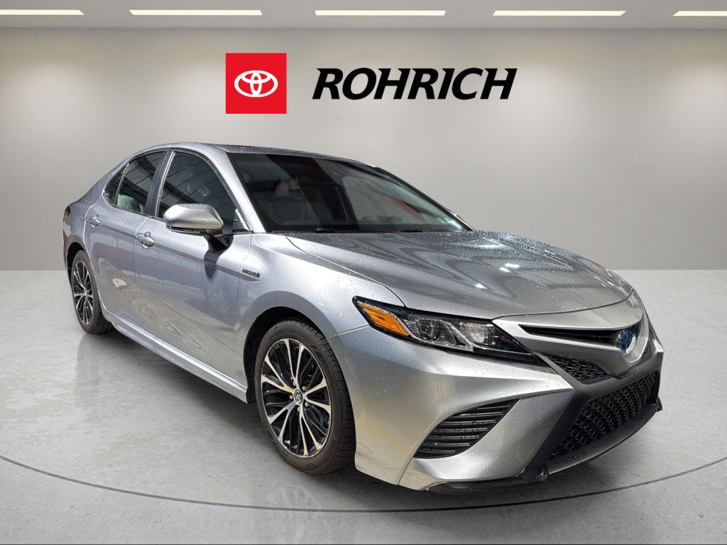 Used 2018 Toyota Camry SE w/ Audio Package FWD image 2