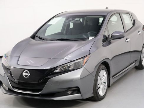 Used 2025 Nissan Leaf S image 40