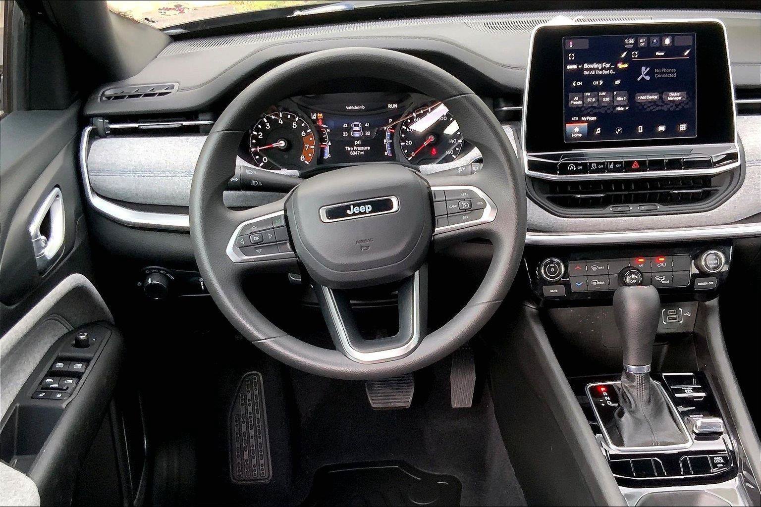 Used 2025 Jeep Compass Sport AWD/4WD image 5