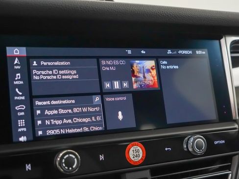 Certified 2025 Porsche Macan image 30