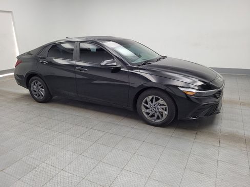 Used 2024 Hyundai Elantra SEL FWD image 11