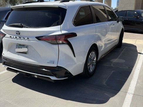 Used 2022 Toyota Sienna XSE w/ XSE Plus Package AWD/4WD image 6
