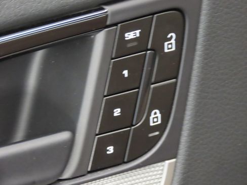 Certified 2026 Porsche Cayenne S AWD/4WD image 37