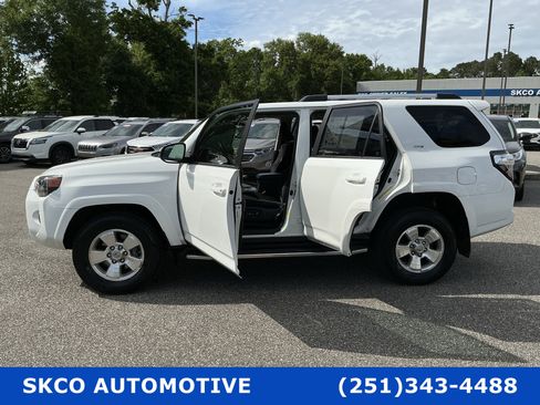 Used 2022 Toyota 4Runner SR5 image 32