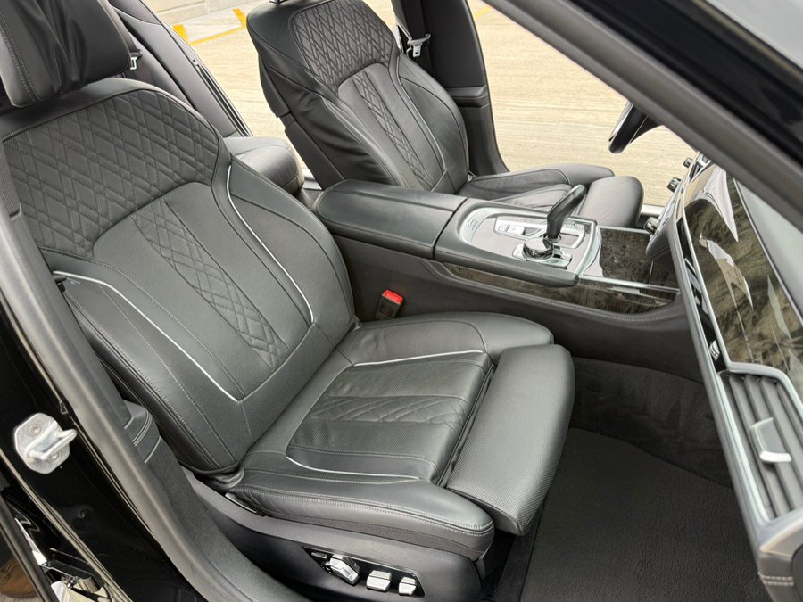 Used 2018 BMW 750i xDrive AWD/4WD image 19