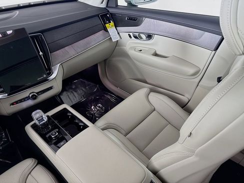 New 2026 Volvo XC90 T8 Ultra w/ Protection Package Premier image 25