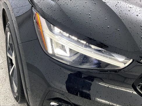 Certified 2025 Volvo XC40 B5 Plus image 38