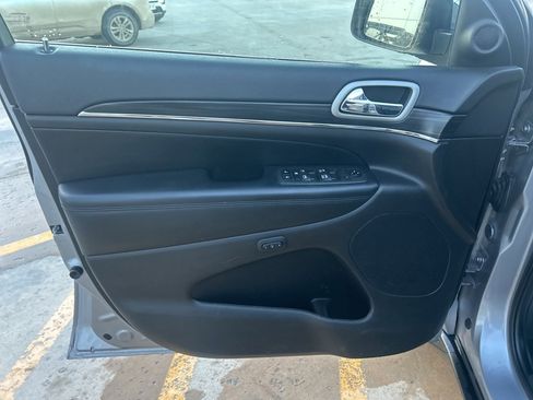 Used 2021 Jeep Grand Cherokee Limited image 18