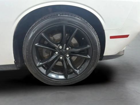 Used 2016 Dodge Challenger SXT Plus RWD image 27