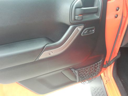 Used 2013 Jeep Wrangler Sport AWD/4WD image 12