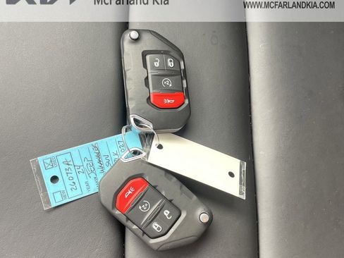 Used 2024 Jeep Wrangler Unlimited Rubicon 4xe image 31