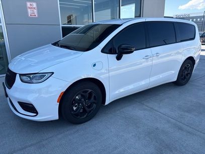Used 2024 Chrysler Pacifica Limited