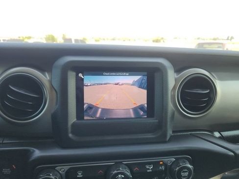 Used 2020 Jeep Gladiator Sport w/ Technology Group AWD/4WD image 30