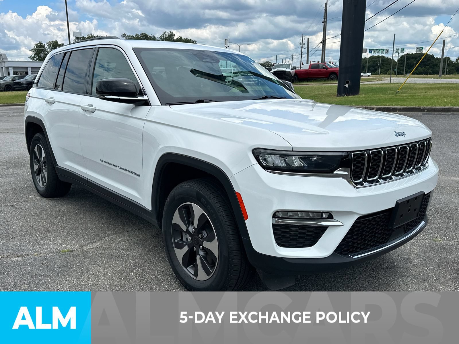 Used 2024 Jeep Grand Cherokee Limited 4xe AWD/4WD image 3