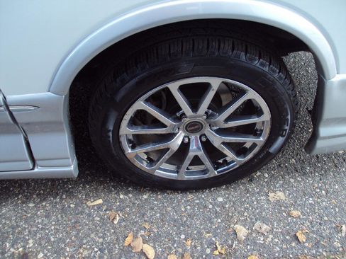 Used 2012 GMC Savana 1500 AWD image 34