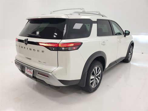 Used 2024 Nissan Pathfinder SL image 6
