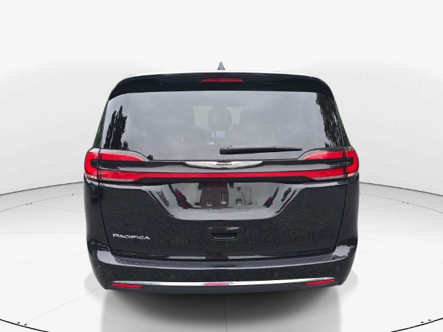 Used 2024 Chrysler Pacifica Touring-L FWD image 7