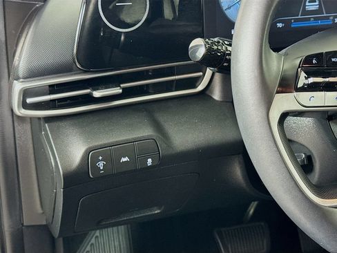 Used 2023 Hyundai Elantra SEL w/ Convenience Package FWD image 19