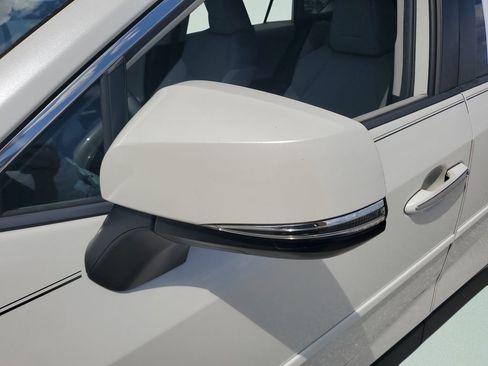 Used 2020 Toyota RAV4 Limited FWD image 29
