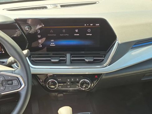 Used 2025 Chevrolet Trax LT w/ LT Convenience Package FWD image 19