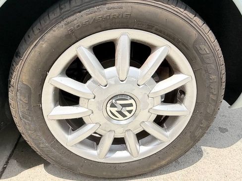 Used 2004 Volkswagen Beetle GLS FWD image 39