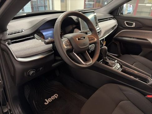 Used 2025 Jeep Compass Sport image 11