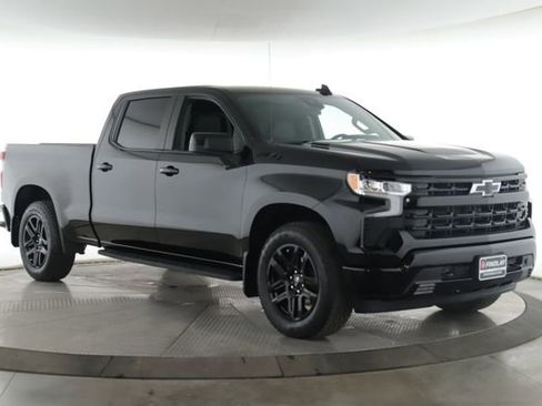 Used 2025 Chevrolet Silverado 1500 RST w/ Convenience Package II image 2