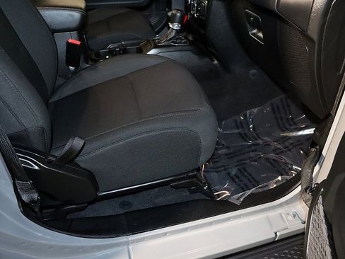 Used 2021 Jeep Gladiator Overland image 36