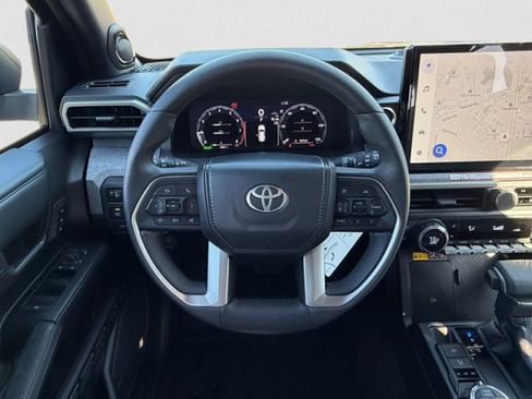 Used 2025 Toyota 4Runner Trailhunter AWD/4WD image 14