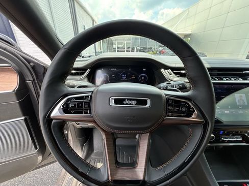 Used 2024 Jeep Grand Cherokee L Summit w/ Advanced Protech Group IV AWD/4WD image 11