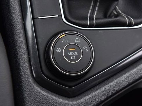 Certified 2023 Volkswagen Tiguan SE w/ Panoramic Sunroof Package image 17