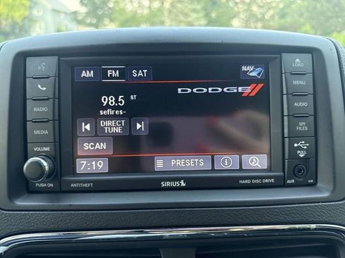 Used 2019 Dodge Grand Caravan SXT w/ Blacktop Package FWD image 17