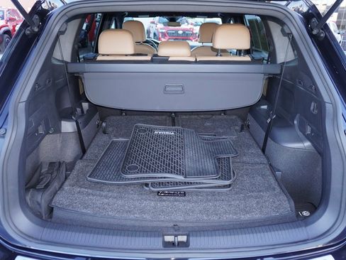 Used 2022 Volkswagen Tiguan SE image 9