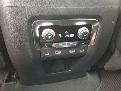 Used 2023 GMC Yukon XL Denali Ultimate image 17